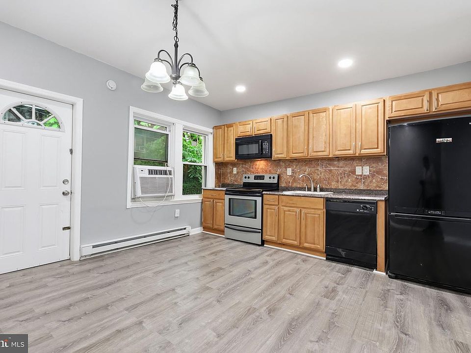 1st image of 140 W Ashdale St