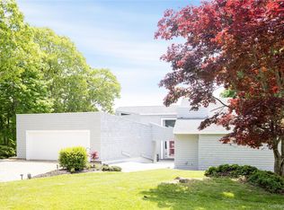 6 Bay View Drive, Hampton Bays, NY 11946