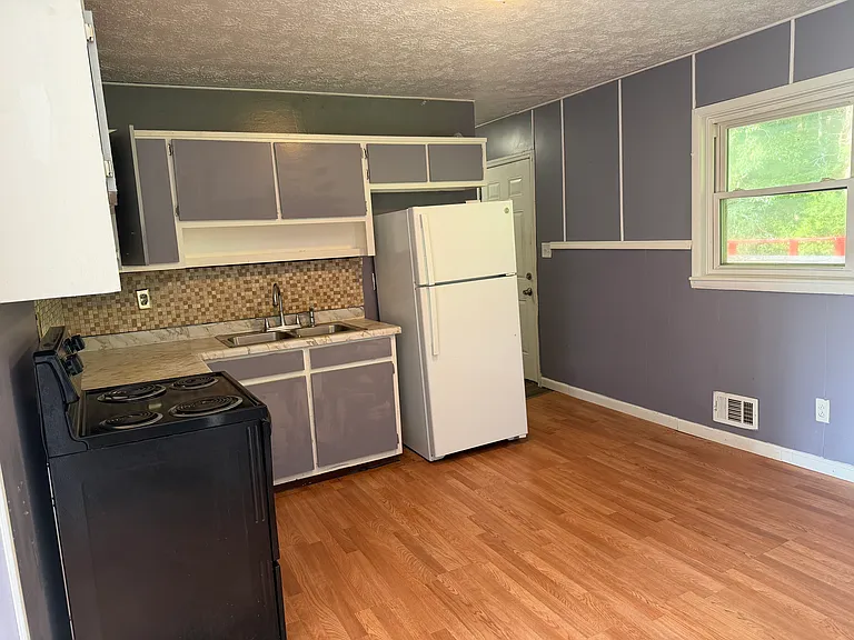 9011 Cornell Dr — Photo 10