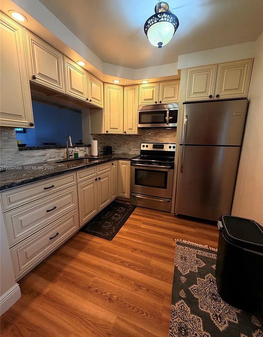 Islands-Bermuda Condo — Photo 4
