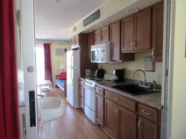 933 Ocean Blvd #201 — Photo 2