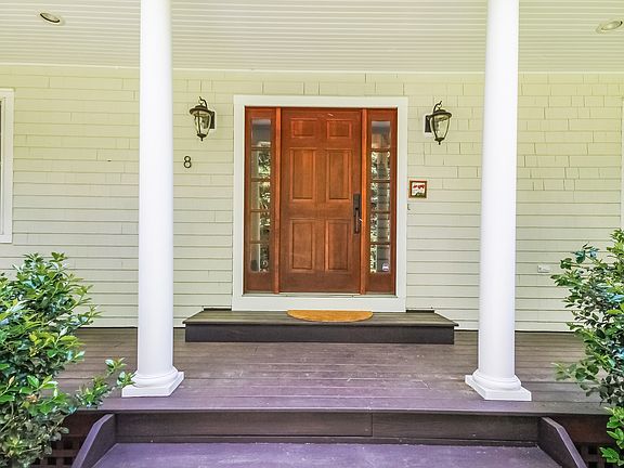 Very pleasing and welcoming entrance