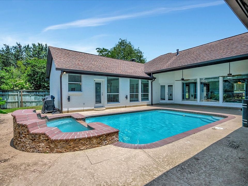 1st image of 107 Castle Pines Ct
