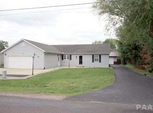 211 Lincoln Blvd, Pekin, IL 61554
