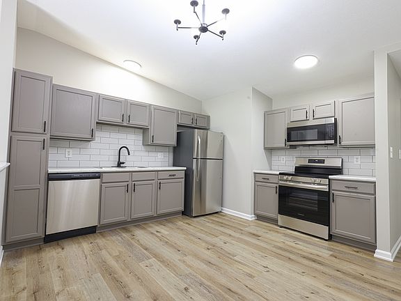 2nd image of 435 & 437 Elizabeth Ln #435