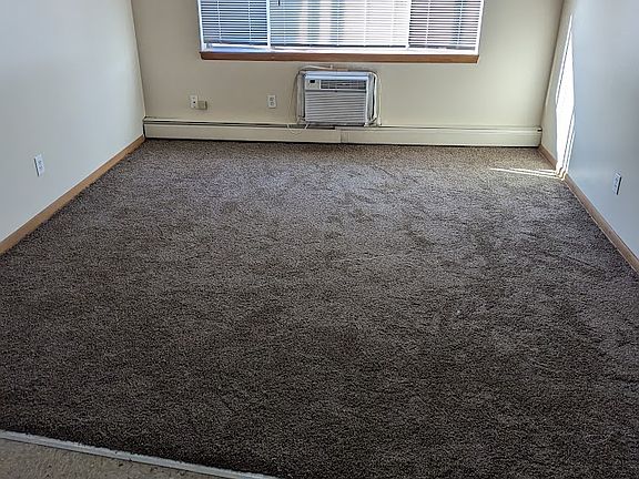 3rd image of 2820 W Kilbourn Ave #101
