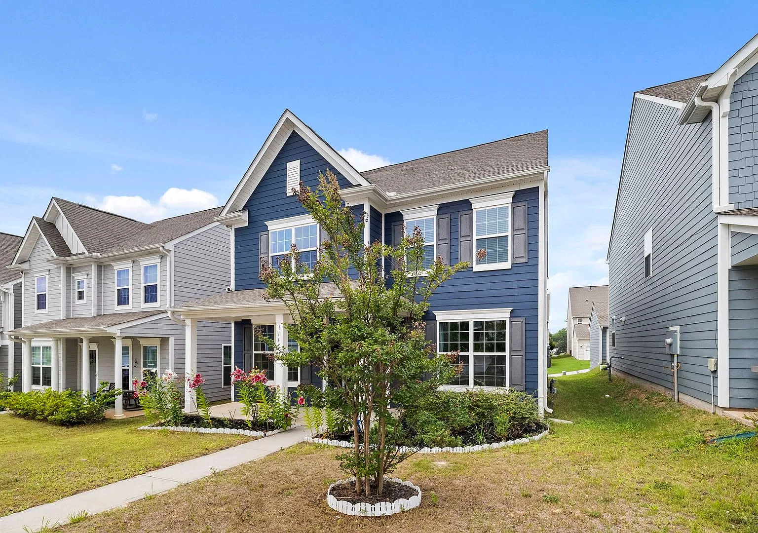 Beautiful Reidville 5 Bedroom Home with Solar Panels, Flexible Floor Plan & Detached 2-Car Garage — Photo 2