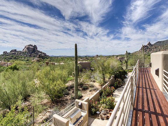 5th image of 2047 N SMOKETREE Drive
