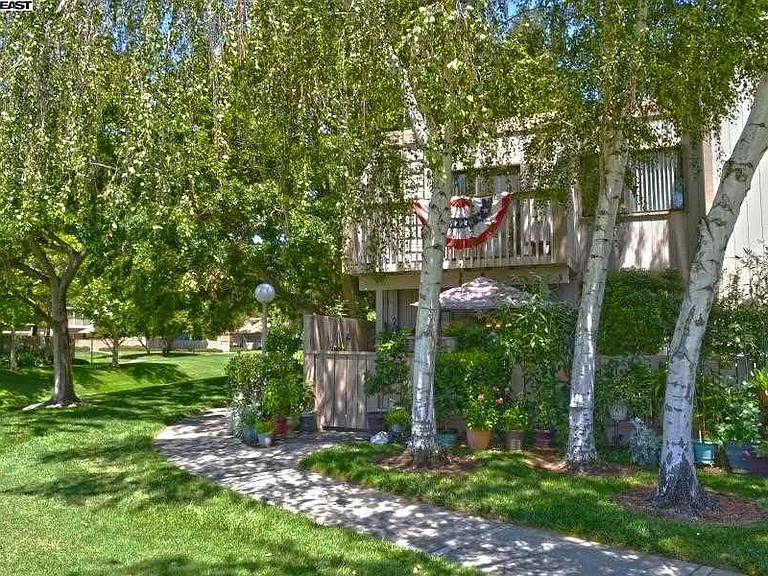 7258 Valley View Ct — Photo 3