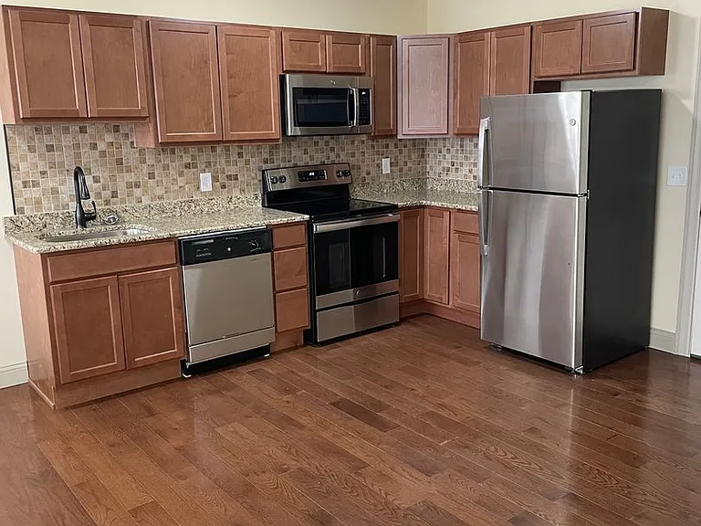 1404 E State St Apartments — Photo 2