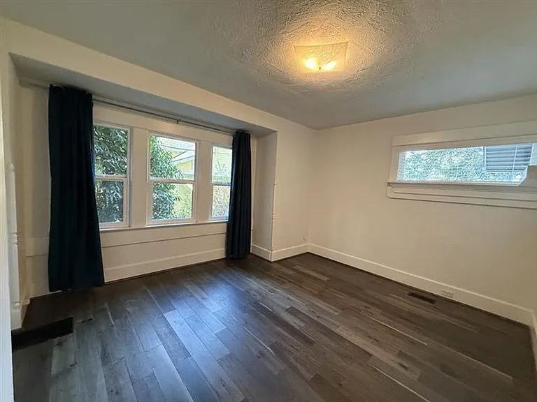 8111 SW Capitol Hwy — Photo 9