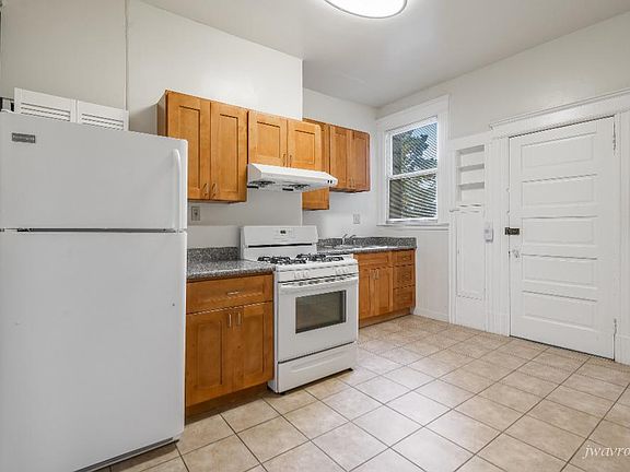 2nd image of 1172 Stanyan St