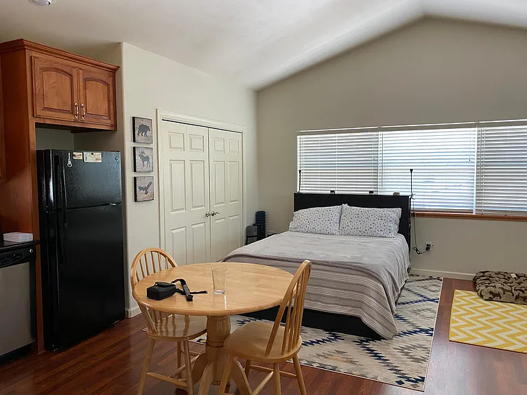 555 S K St #B — Photo 10