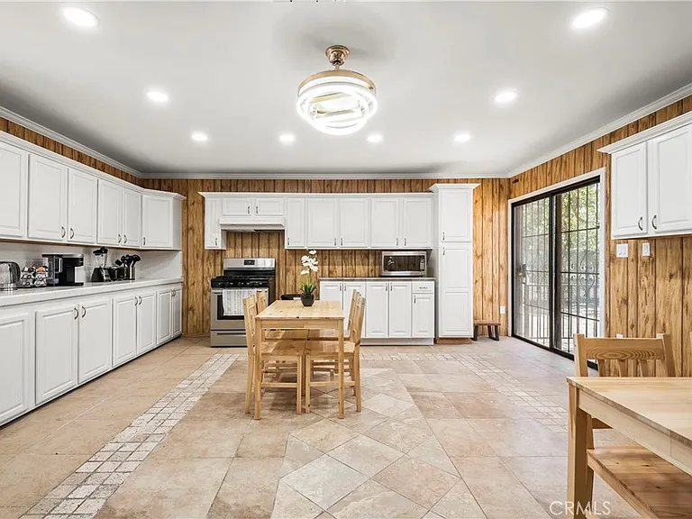 9150 10th Ave — Photo 5