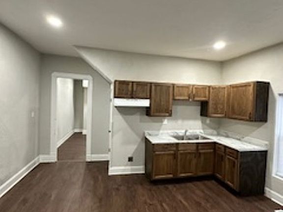 5th image of 3330 Graceland Ave