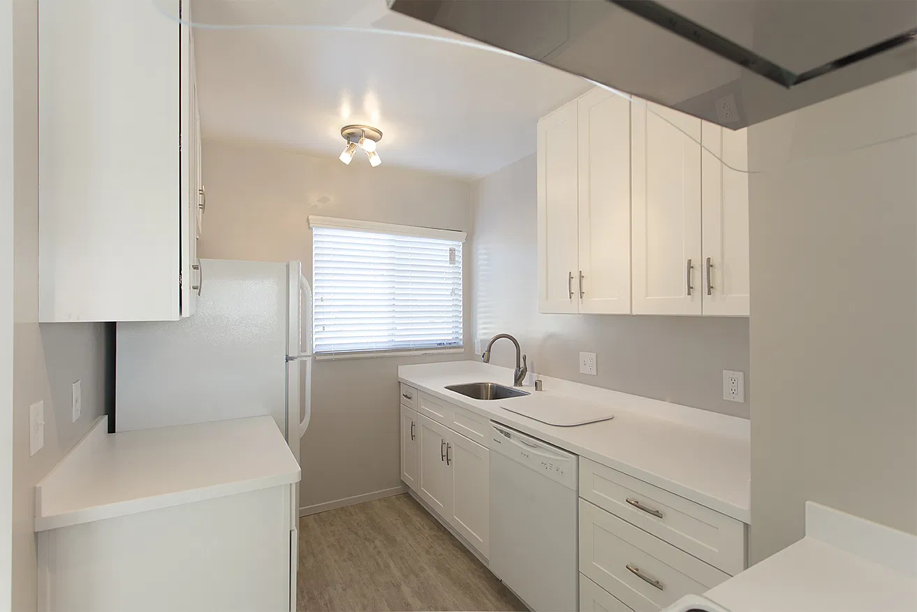 Emerald Manor Apartments — Photo 3