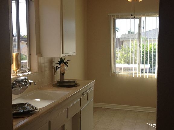 3rd image of 10345 La Reina Ave APT H