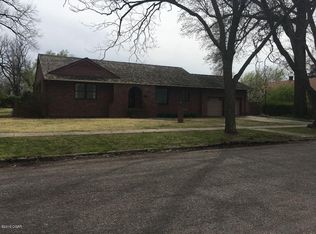 221 E 17th St, Baxter Springs, KS 66713