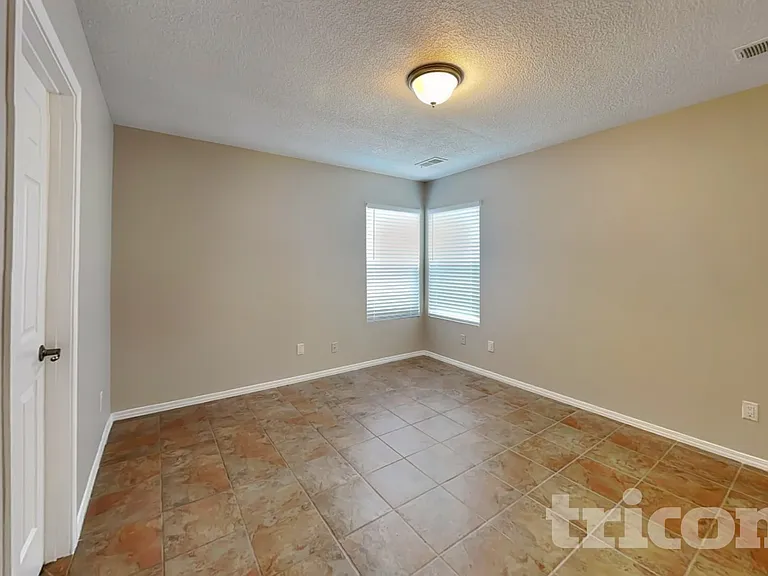 2736 Wilder Loop NE — Photo 6