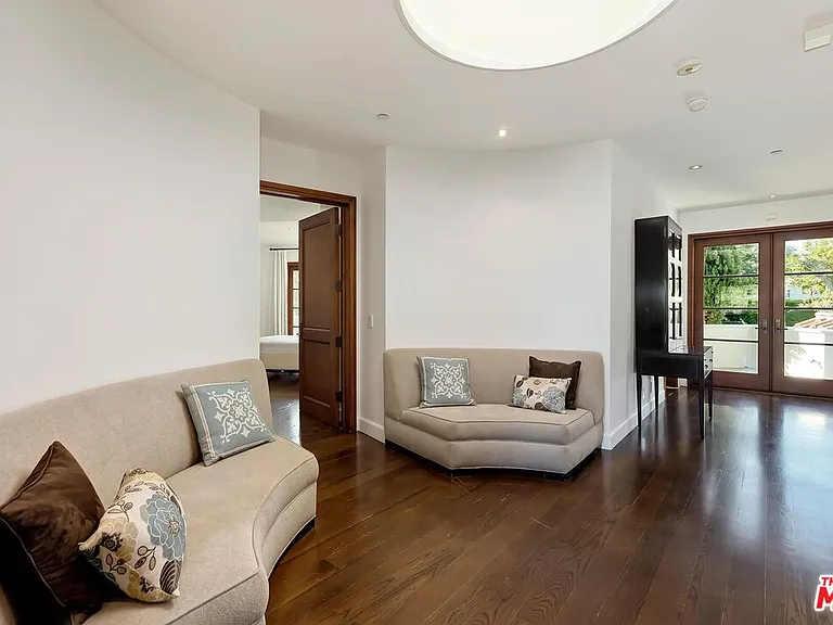 2134 La Mesa Dr — Photo 25