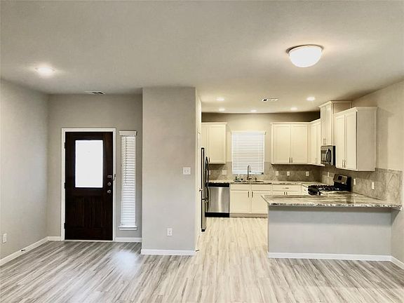 5th image of 129 Aurora Springs Dr