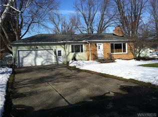 8260 Ericson Dr, Williamsville, NY 14221