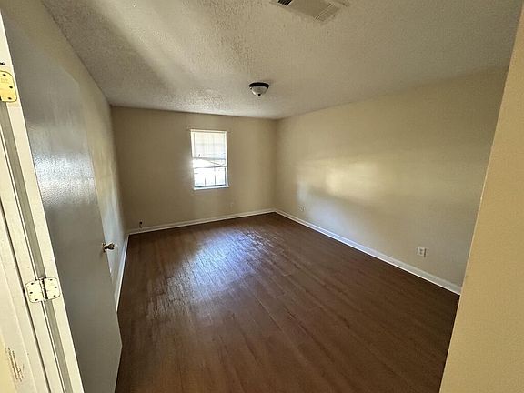 3rd image of 614 Arrowhead Ln
