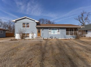 1608 3rd St, Camanche, IA