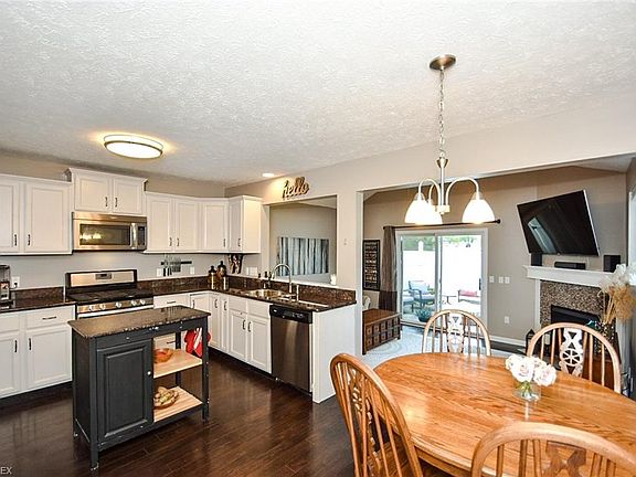 3rd image of 3834 Dartford Ln