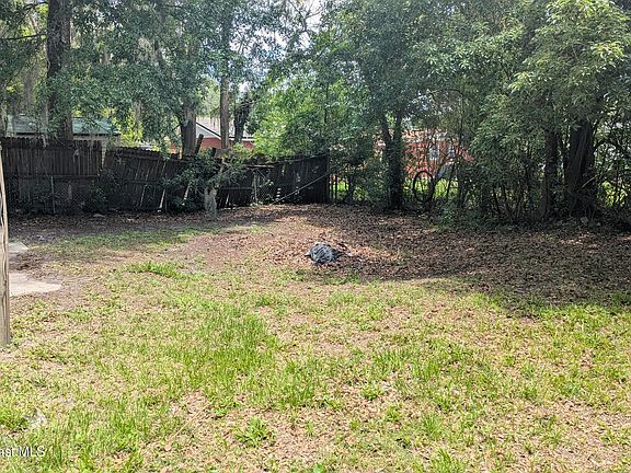 3rd image of 9211 Greenleaf Rd