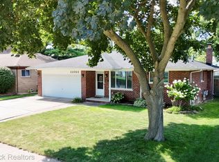 22022 Stephens St, Saint Clair Shores, MI 48080