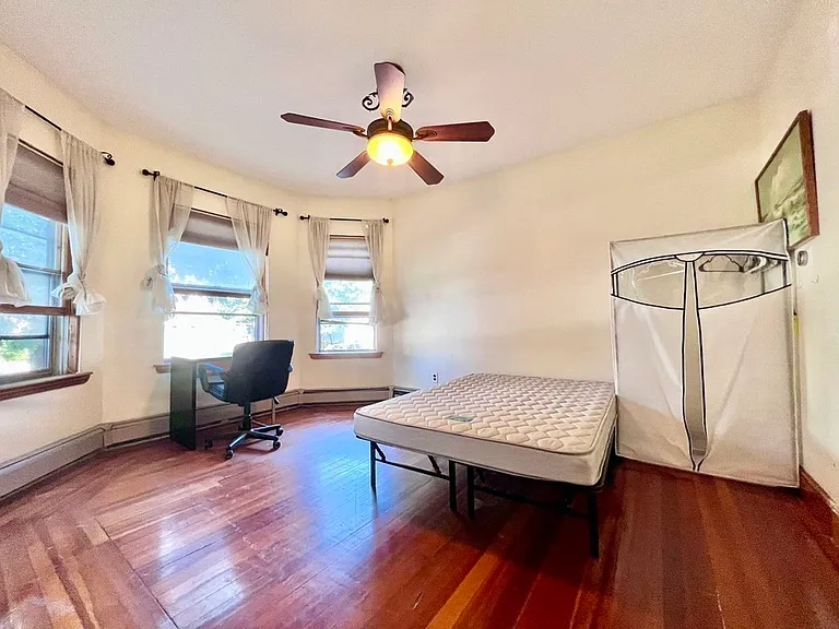558 Washington St #1 — Photo 8