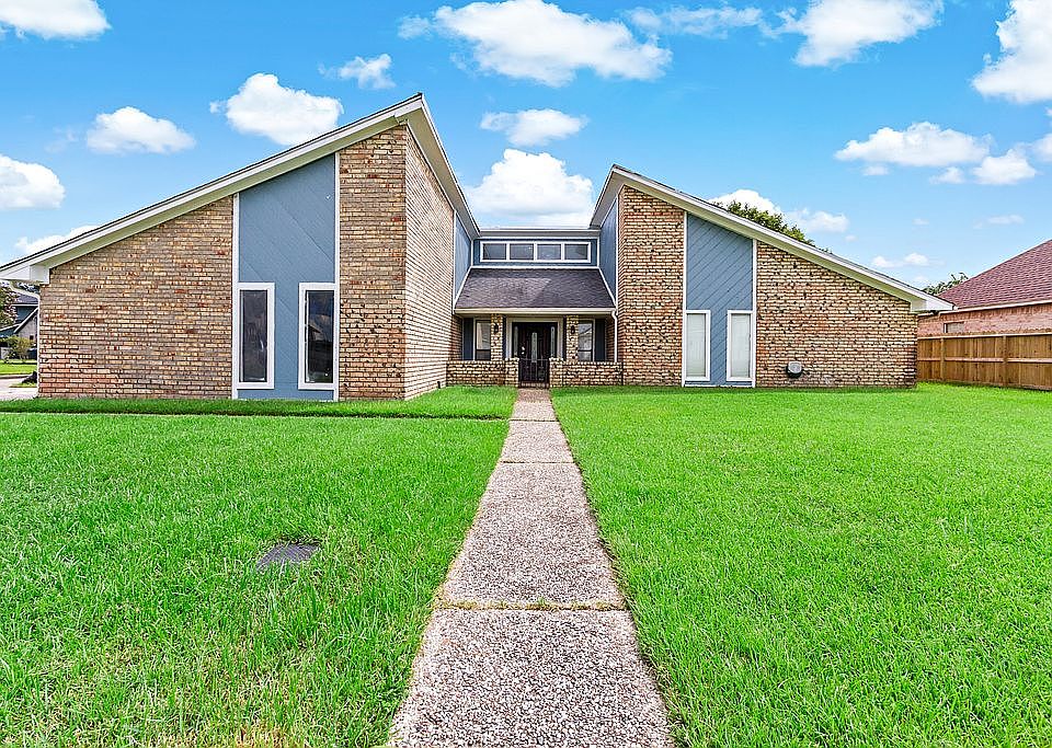 1st image of 2120 Waverly Cir