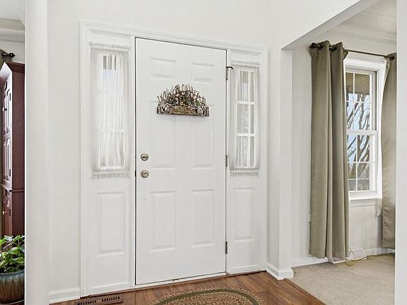 5th image of 46 Stonewyck Hill Rd