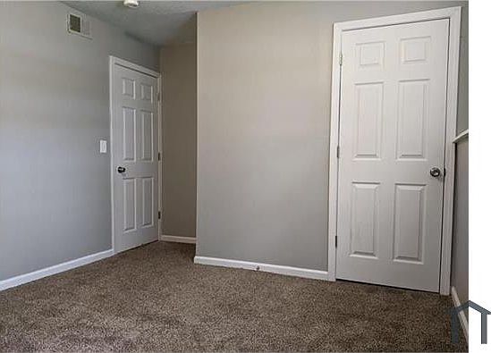 3rd image of 900 S Lexington St