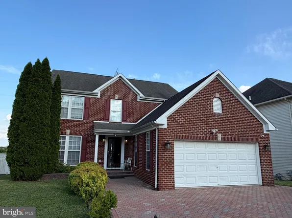 8217 Rose Petal Dr, Philadelphia, PA 19111