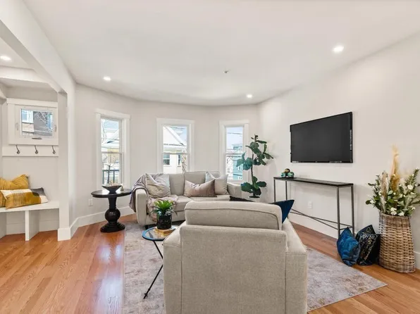 32 Cambridge Ter #3, Cambridge, MA 02140