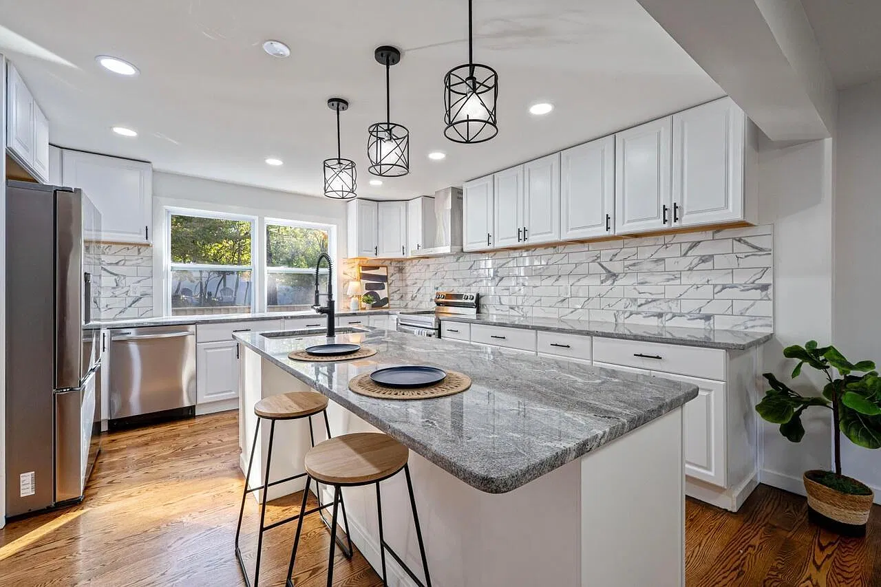 5 bed, 4.0 bath, 2331 sqft, $3,479 — Photo 3