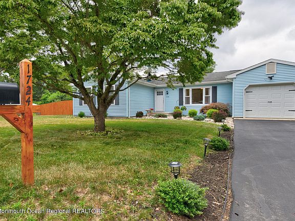2nd image of 1724 4th Avenue