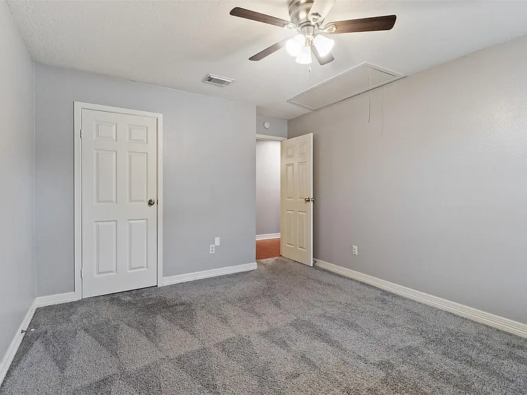 210 Pecan Valley Ct — Photo 20