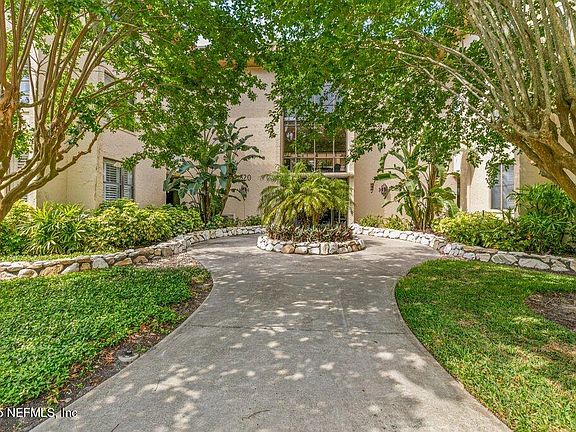 3rd image of 1820 SEVILLA Boulevard #302