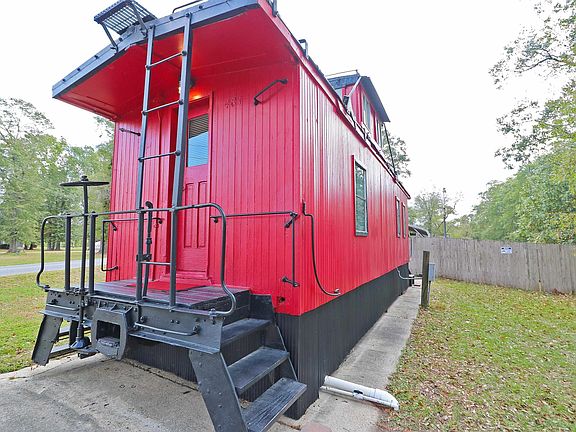 3rd image of 201 Bayou Oaks Dr