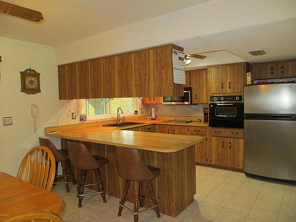 5th image of 486 Woodstock Dr