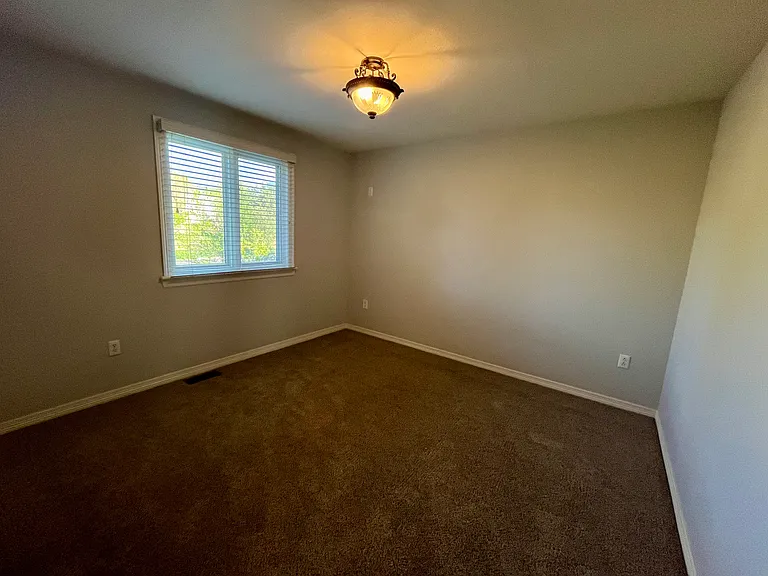 10046 Gwendelyn Ln — Photo 21