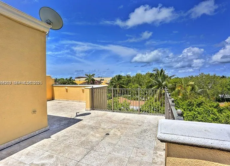 592 Fernwood Rd #B — Photo 20
