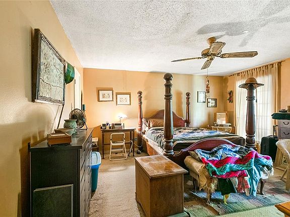 4th image of 334 E Saint Mary Dr