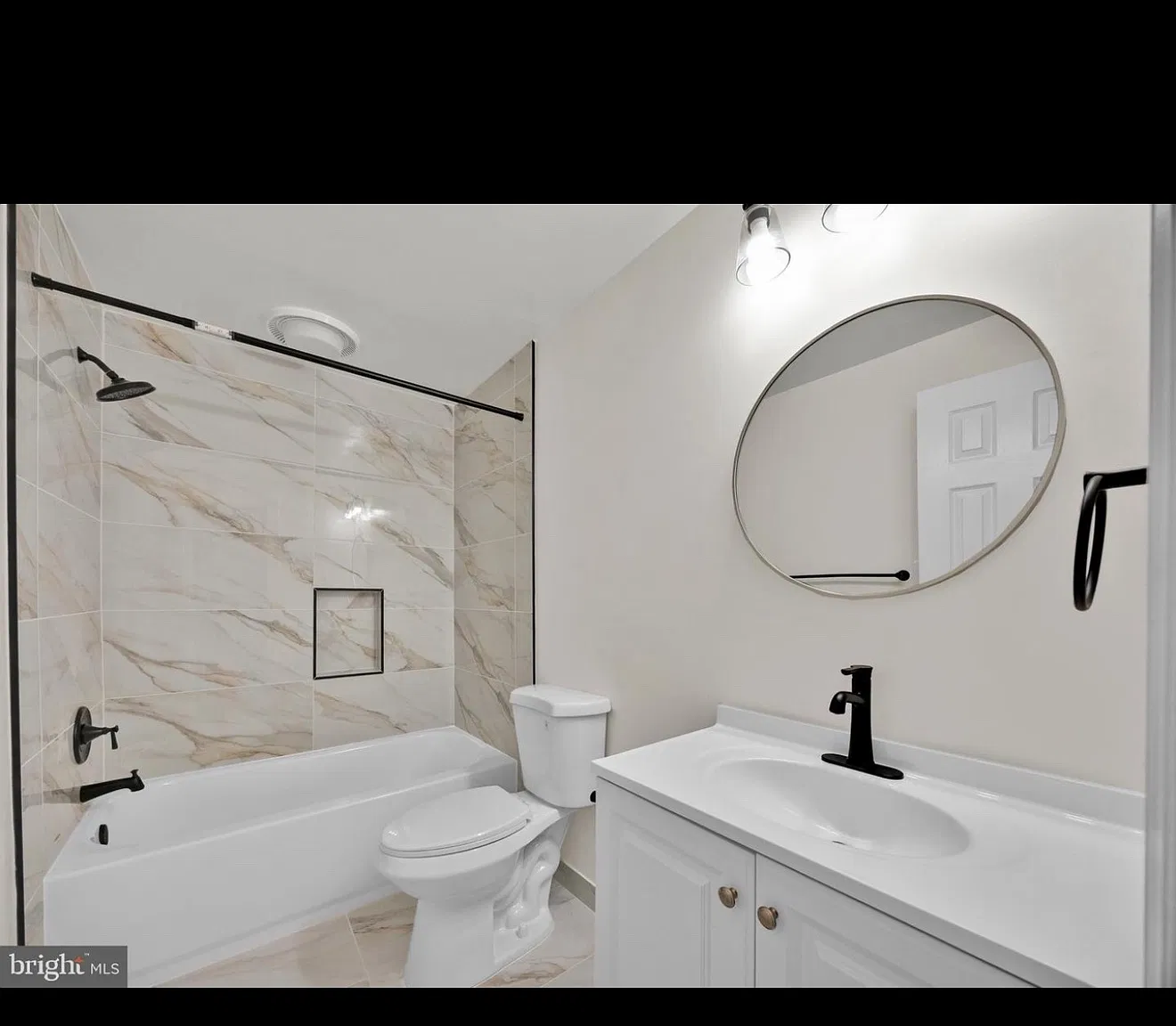 2 bed, 3738 sqft, $2,100 — Photo 2