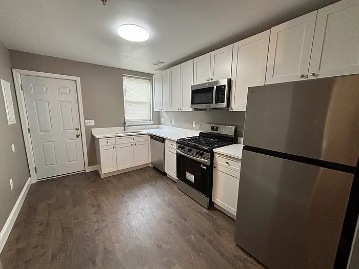2 bed, 1.5 bath, $1,900 — Photo 4