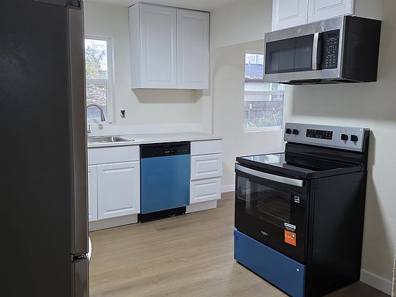 3rd image of 2737 SE 115th Ave
