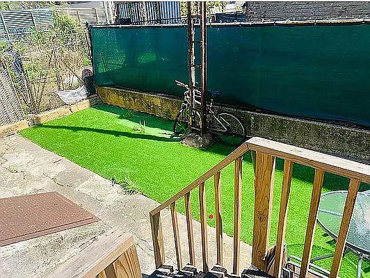 5th image of 388 Woodbine St #1Y
